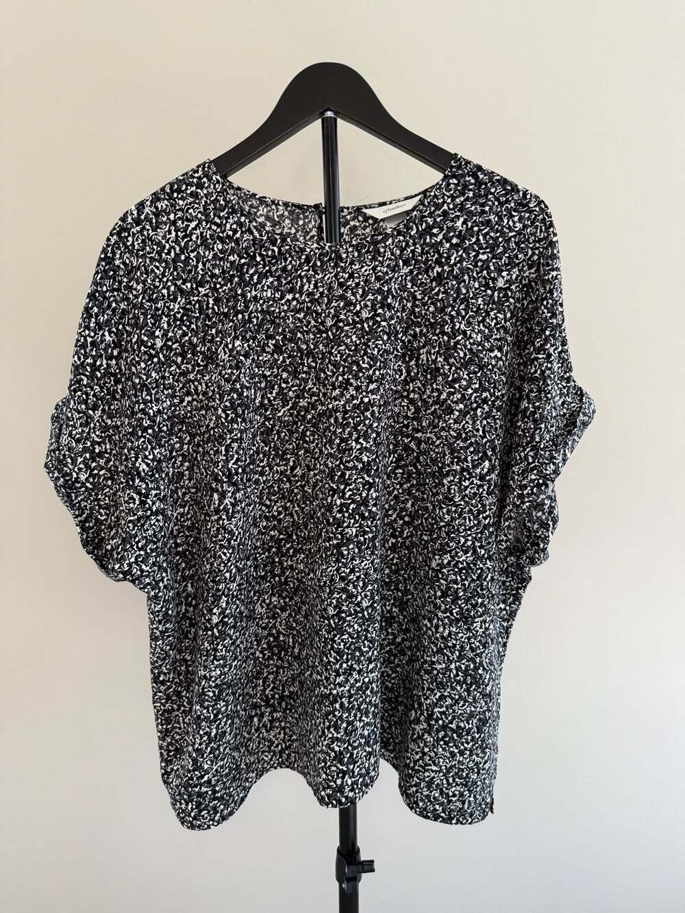 CJ Banks Black and White Abstract Print Button-Up Blouse, Size 2X